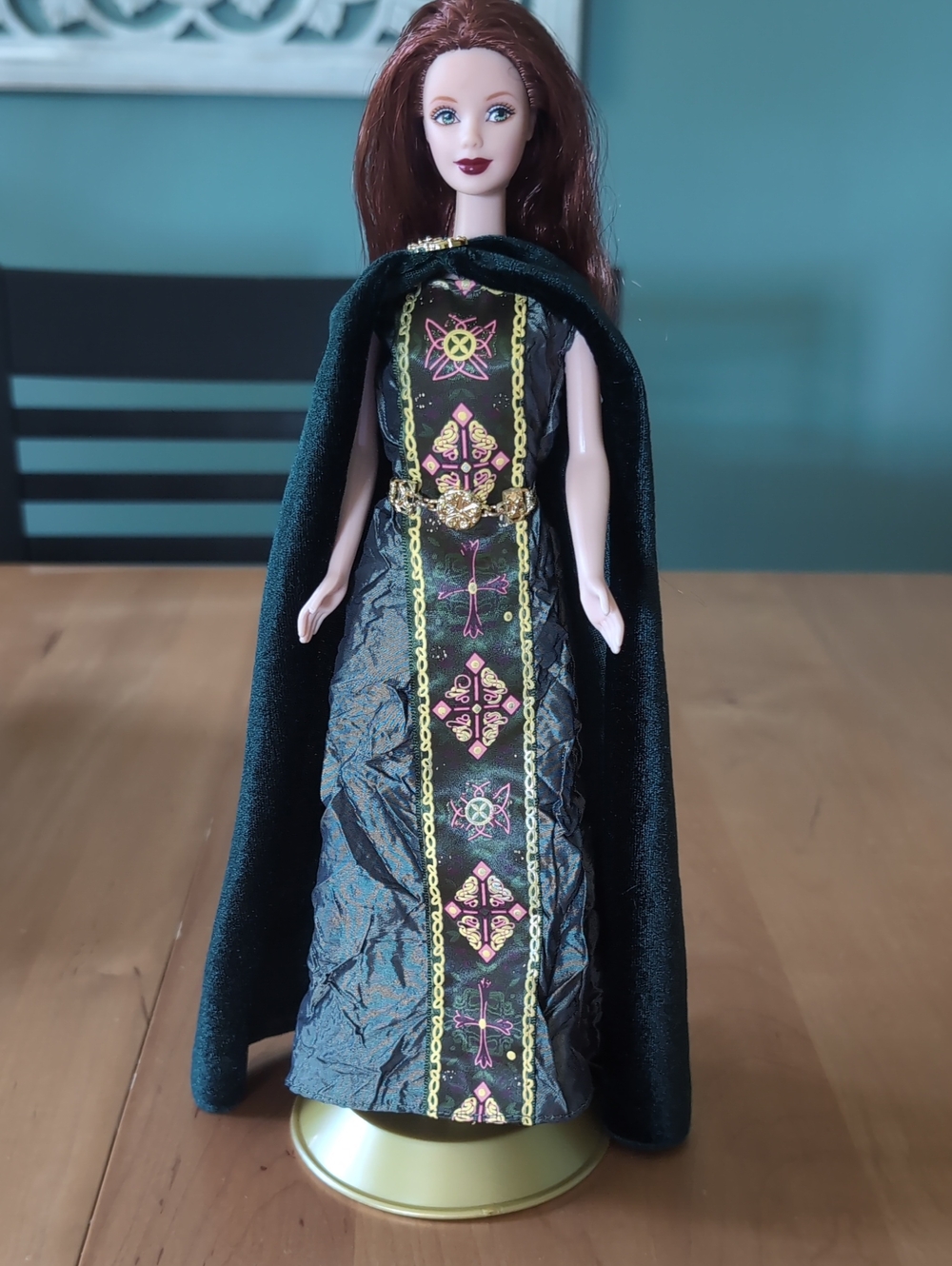 Dolls Of The World Princess Of Ireland Barbie - Picture 7 of 7